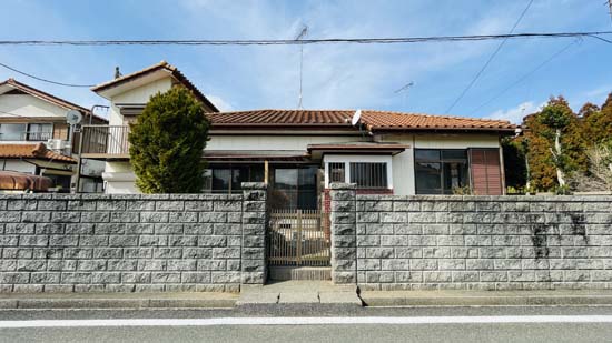 大多喜町のいすみ鉄道大多喜駅から約1.3キロに位置する中古住宅