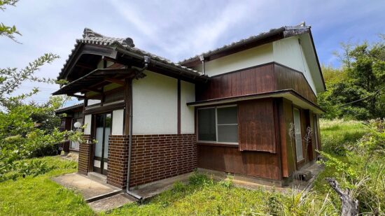 君津市の内陸部に位置する菜園用地付和風平屋建て住宅